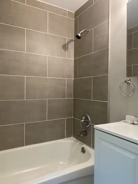 New tub and tile surround